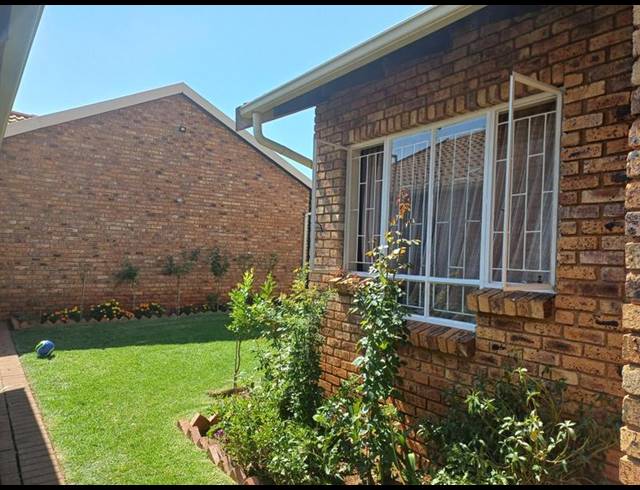 2 BEDROOM TOWNHOUSE FOR SALE IN ELDORAIGNE